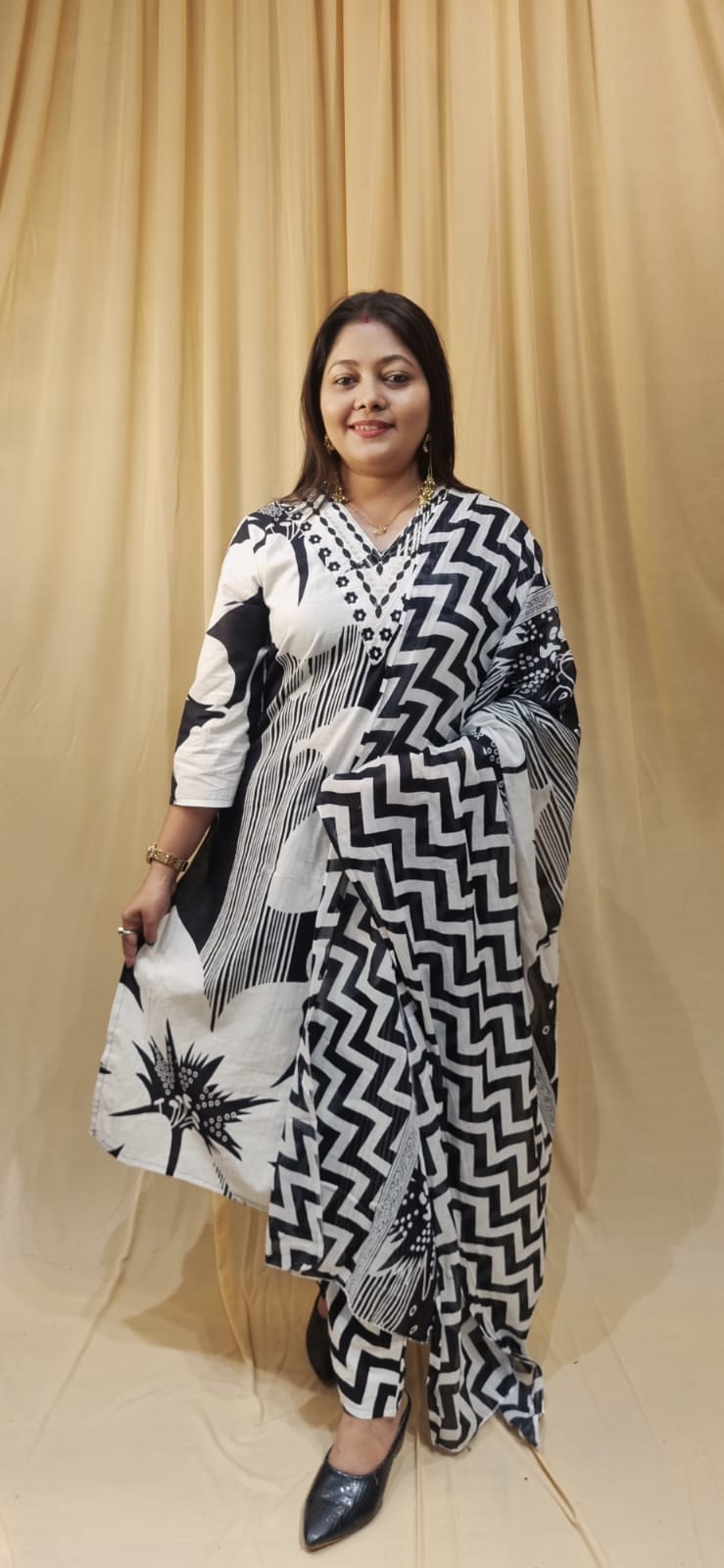 White Geometric print cotton suit